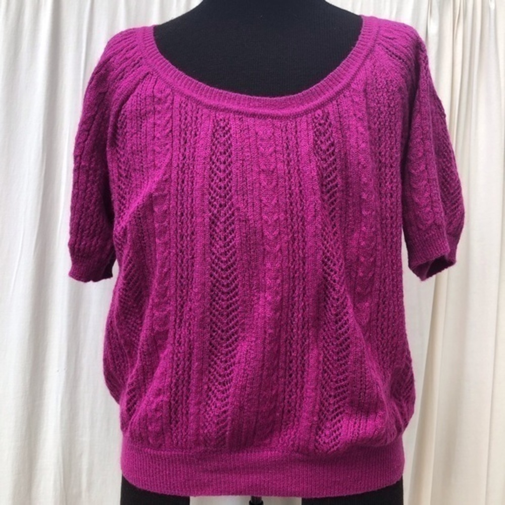 Express Knit sweater with round neck and short balloon sleeves.